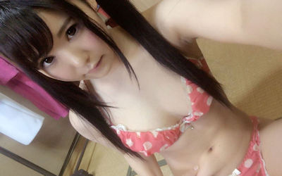 下着自撮りくらいヨユーな素人エロ写メ ③