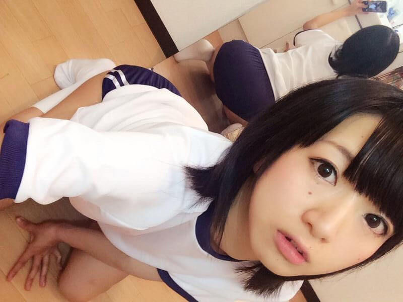 ブルマ美女の体操服姿自撮りのエロ画像