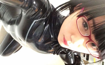 キャットスーツを着た光沢美女のエロ画像 ②