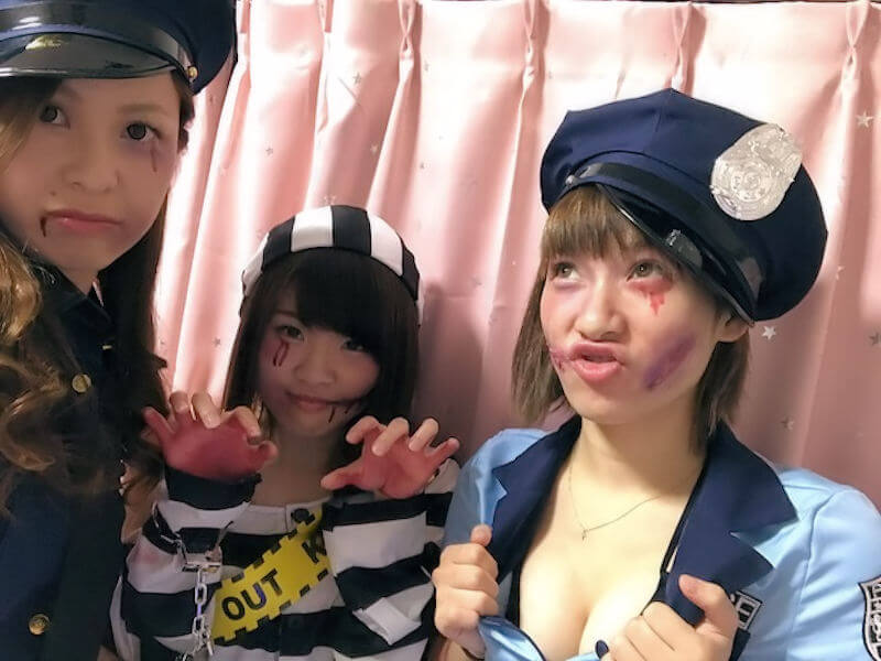 おっぱい目当てのハロウィン胸チラエロ画像