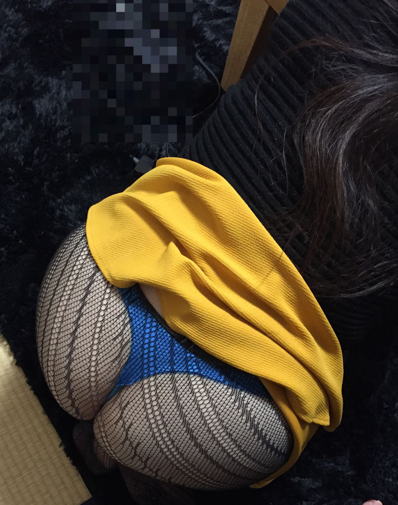 人妻 パンチラ パンモロ 投稿 エロ画像【30】