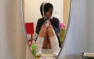 顔出しでパンチラパンモロ自撮りのエロ画像 ①