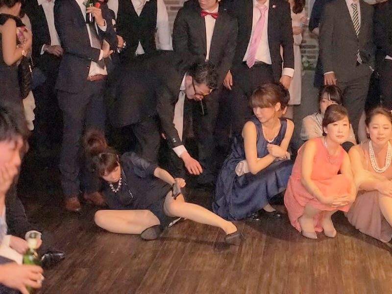 パンチラ発見、パーティードレス女性まとめ