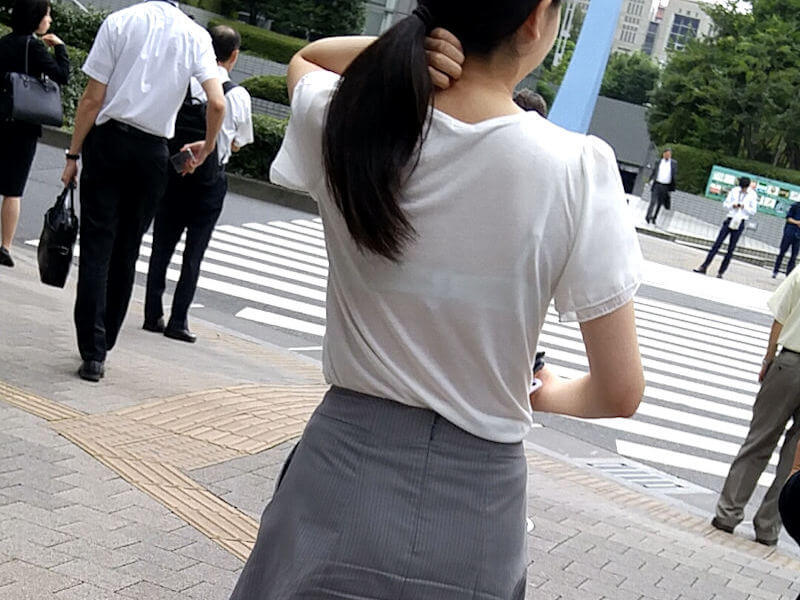 OLの透けブラ撮りまくりのエロ画像