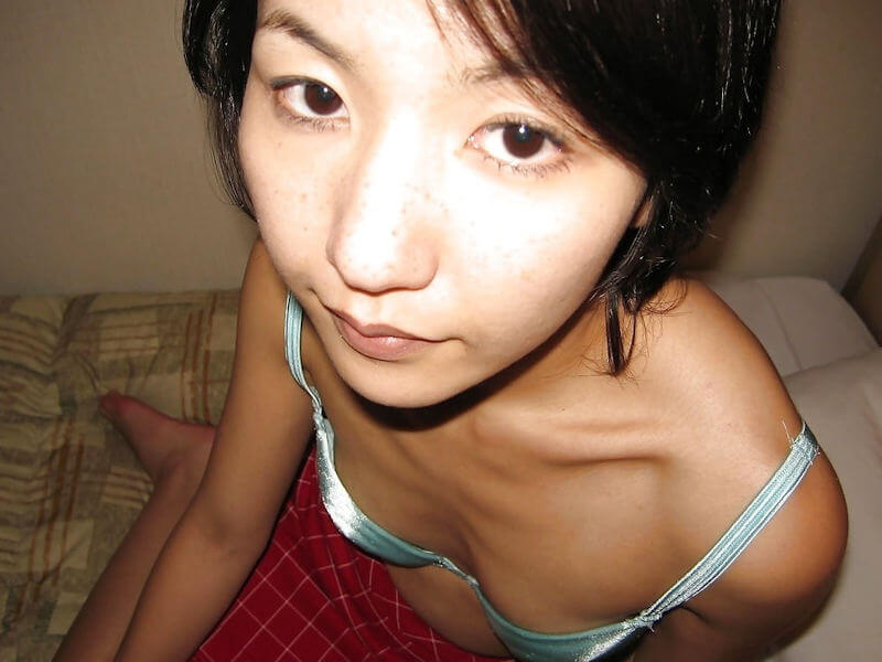 貧乳熟女の小さいおっぱい画像まとめ