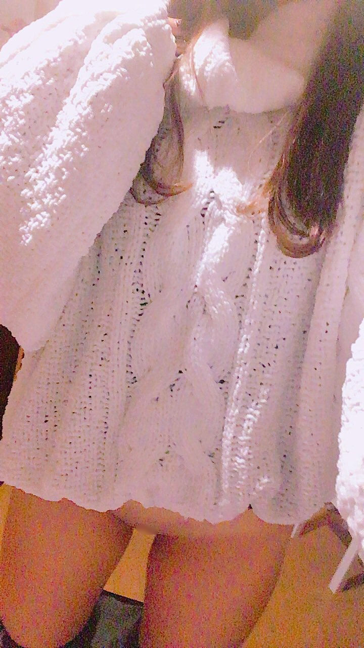 ノーパン女性の自撮りエロ画像 【122】