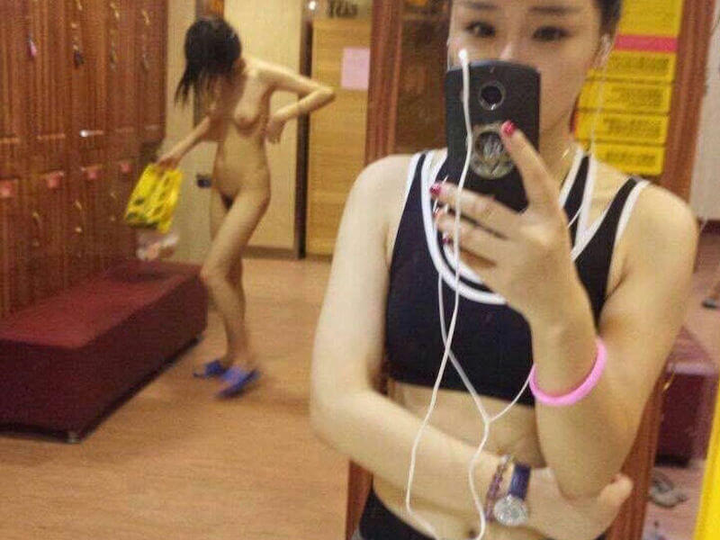 偶然写った自撮りエロハプニング画像