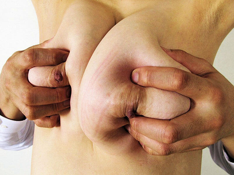 おっぱいを鷲掴みするとこうなるエロ画像