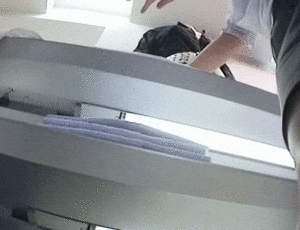 アパレルショップ店員の逆さ撮りパンチラGIFエロ画像 【4】
