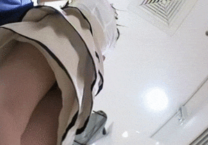 アパレルショップ店員の逆さ撮りパンチラGIFエロ画像 【14】