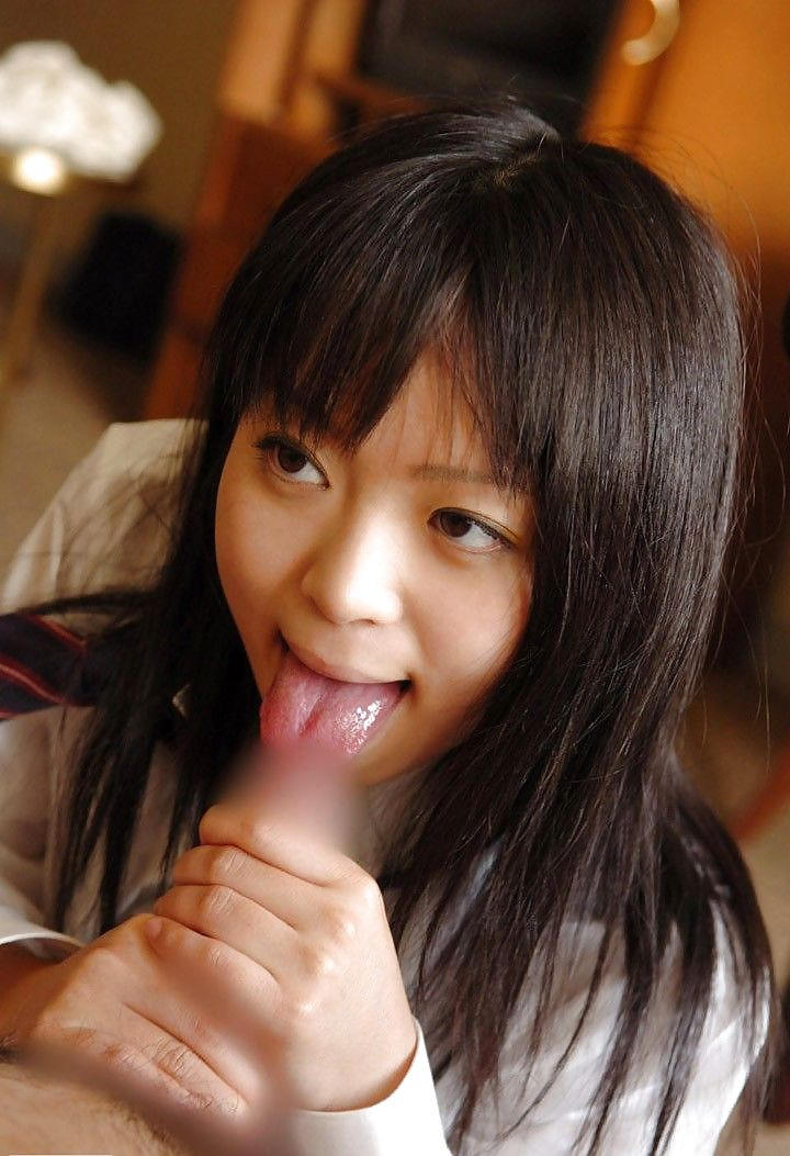 チンポ舐めるJKフェラのエロ画像 【35】