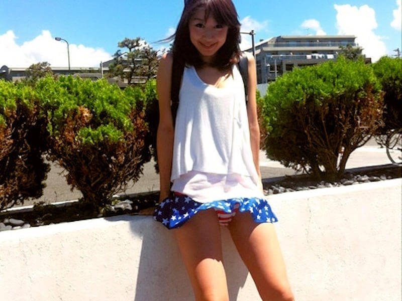 「風パンチラ」という街撮りハプニング画像