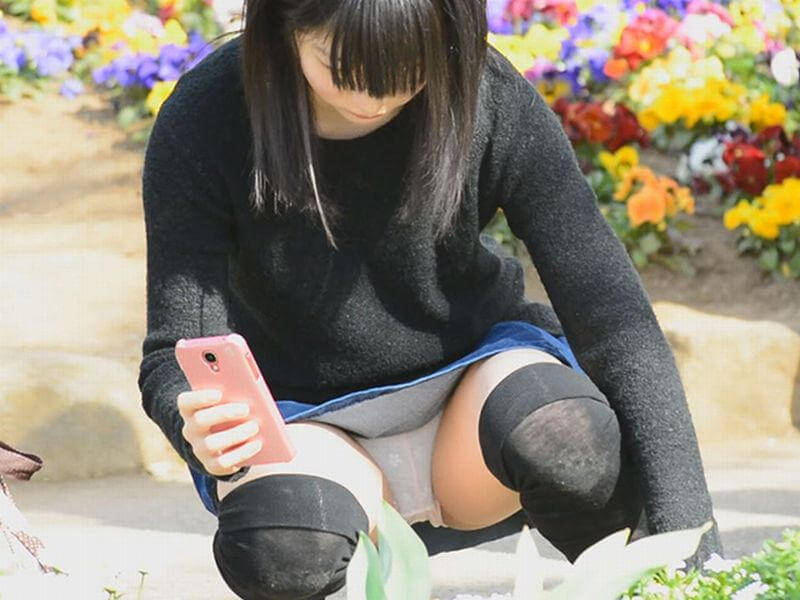 デニムスカート専門パンチラエロ画像