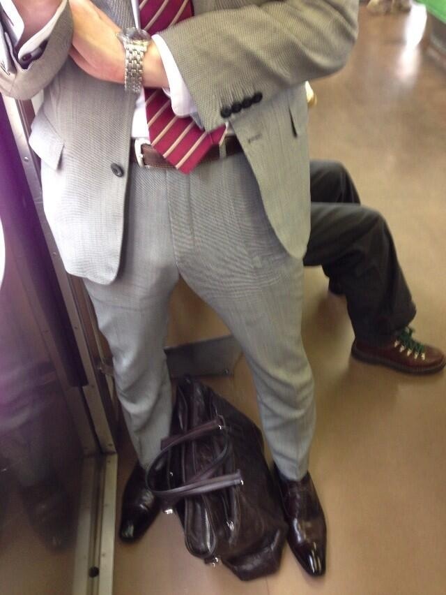 電車内立ちもっこりのエロ画像 【37】