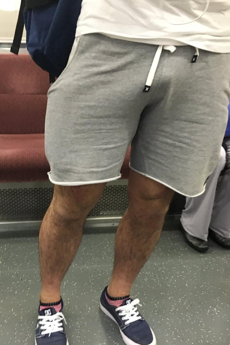 電車内立ちもっこりのエロ画像 【41】
