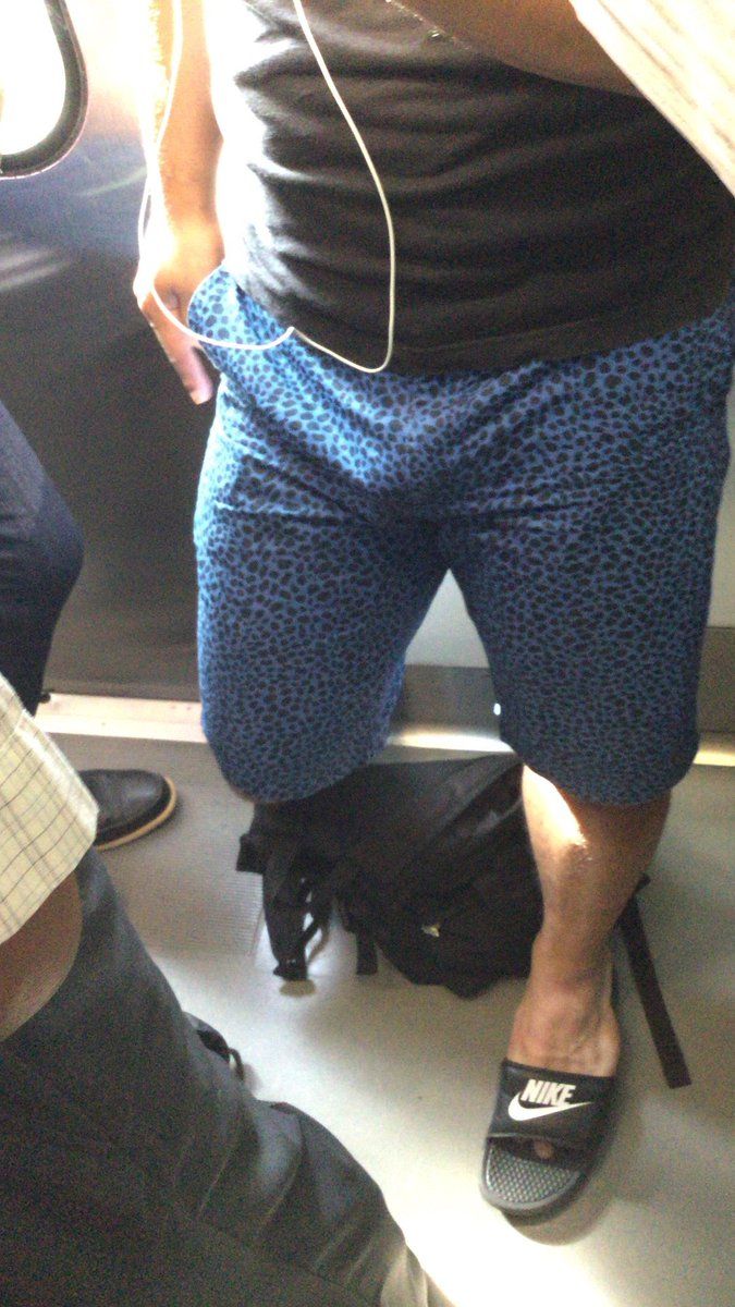 電車内立ちもっこりのエロ画像 【50】