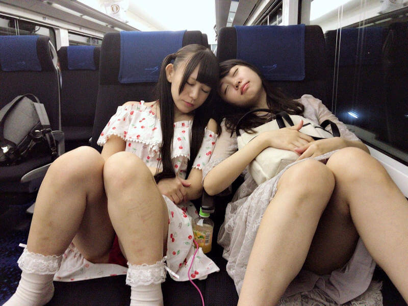 居眠り電車パンチラ画像100連発