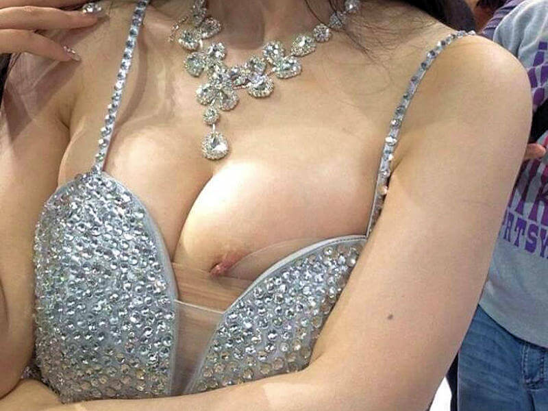 巨乳が集うキャンギャルおっぱい画像