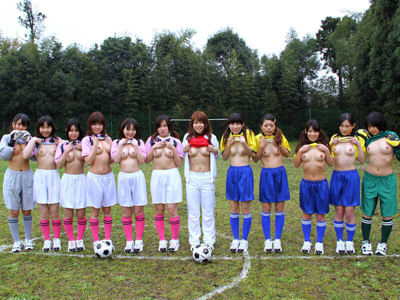 複数女性のおっぱいだらけなエロ画像