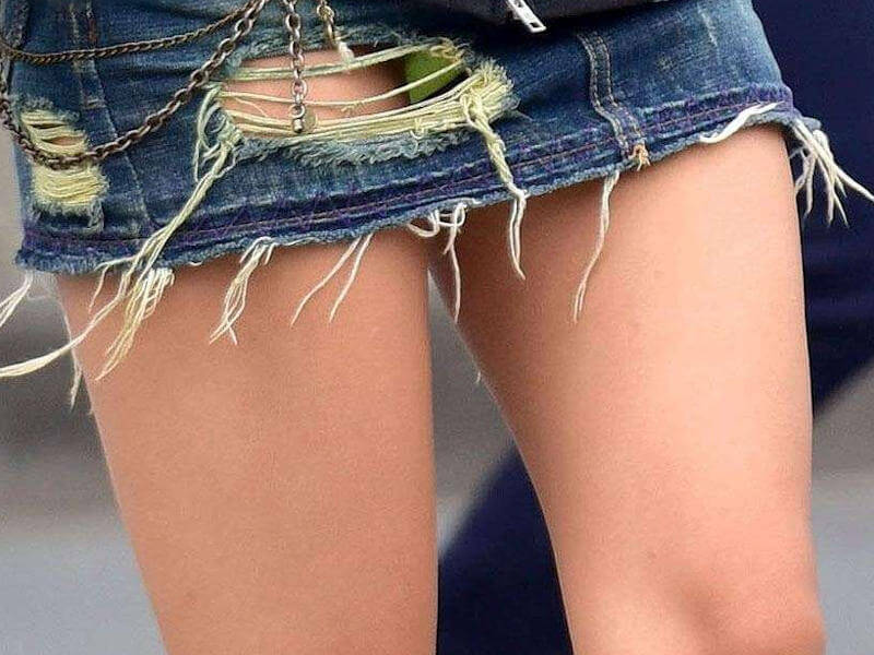 デニムスカート女子街撮りのエロ画像 