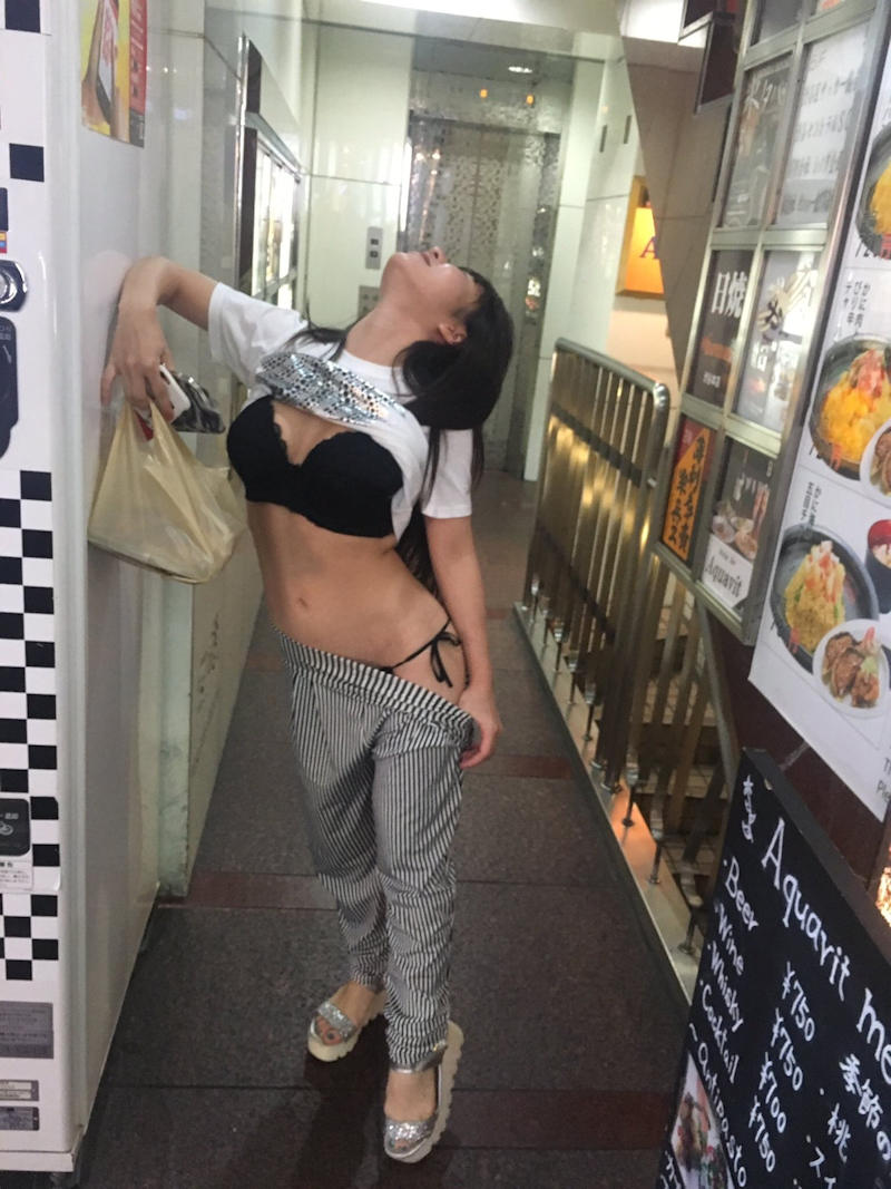 悪ノリ おふざけギャル エロ画像 【5】