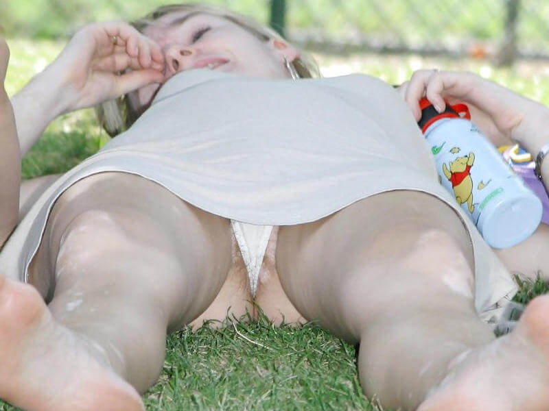 外国人のパンチラに圧倒されるエロ画像