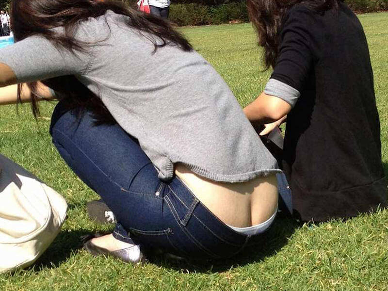 腰パンチラがっつり見えてるエロ画像 
