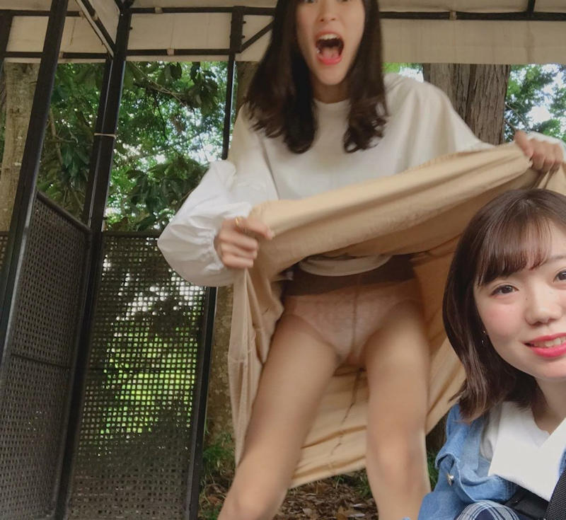 素人 たくし上げパンチラ エロ画像 【75】