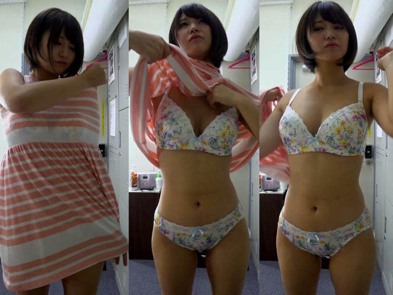 脱ぐ姿を撮られたエロ画像 