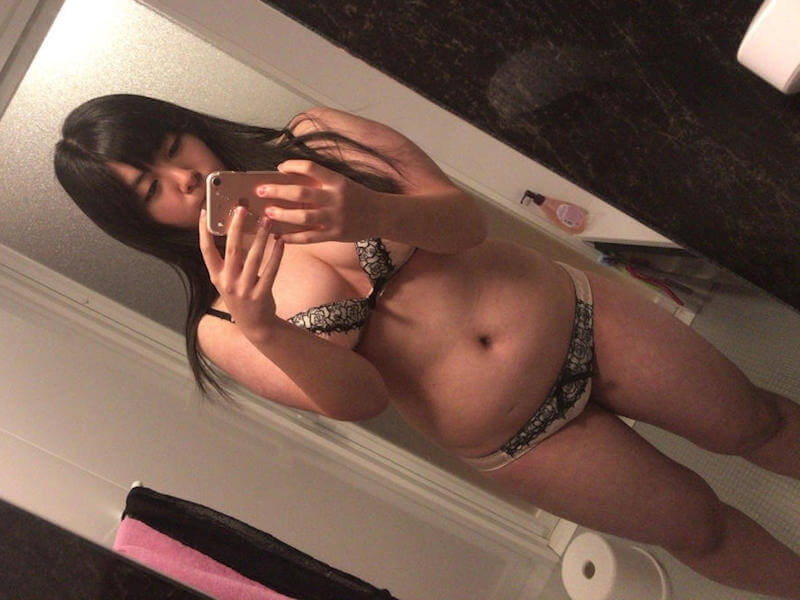 ムチムチむっちりな自撮りエロ画像 
