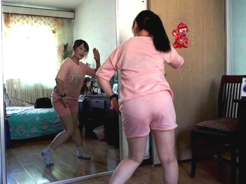 彼女や人妻などの家庭内透けパンエロ画像 