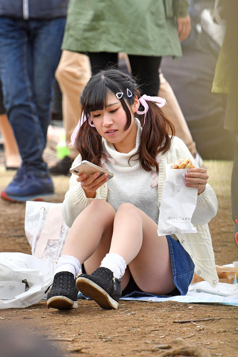 スマホ パンチラ エロ画像 【23】
