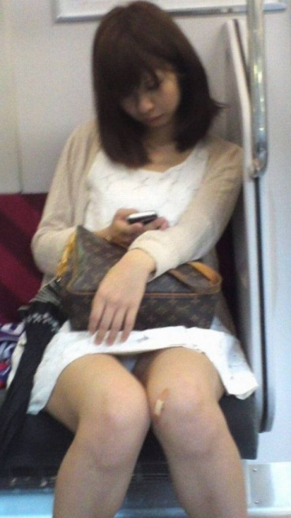 スマホ パンチラ エロ画像 【50】