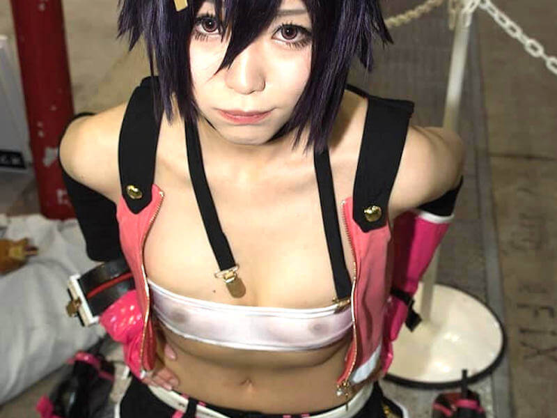 コミケのノーブラコスプレイヤー透け乳首画像 