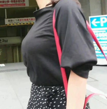 着衣巨乳 街撮り エロ画像 【9】