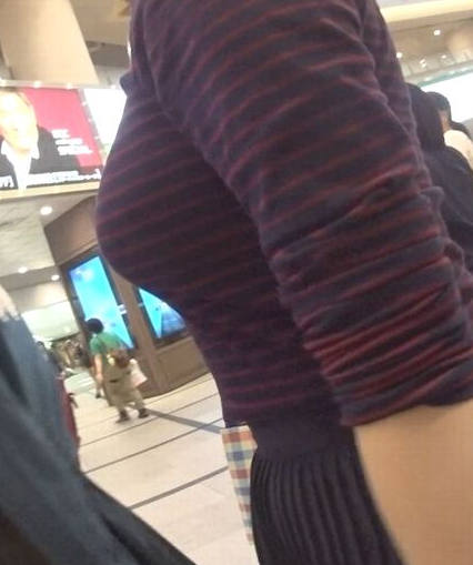 着衣巨乳 街撮り エロ画像 【11】