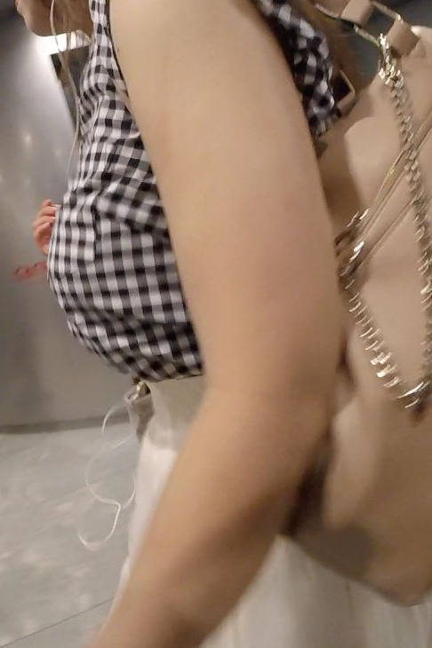 着衣巨乳 街撮り エロ画像 【16】