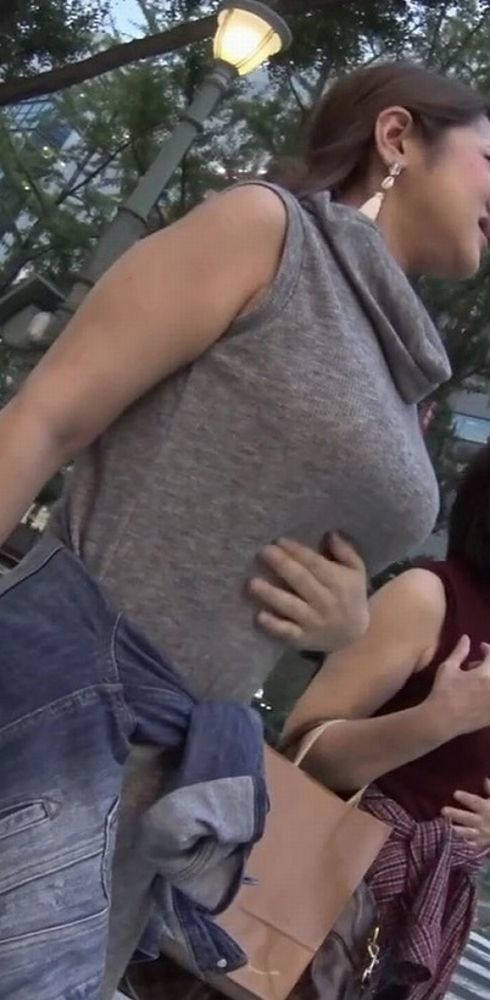 着衣巨乳 街撮り エロ画像 【17】