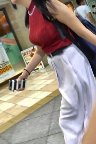 着衣巨乳 街撮り エロ画像 【18】