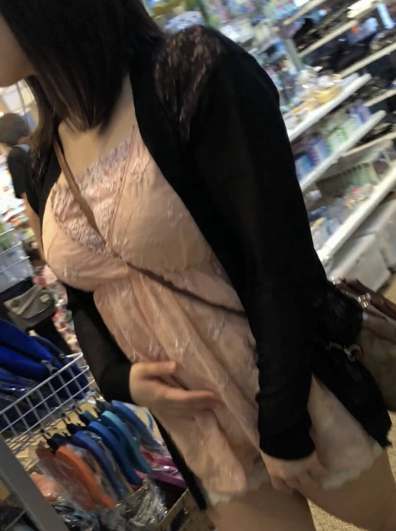 着衣巨乳 街撮り エロ画像 【22】