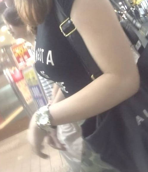着衣巨乳 街撮り エロ画像 【24】