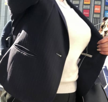 着衣巨乳 街撮り エロ画像 【29】