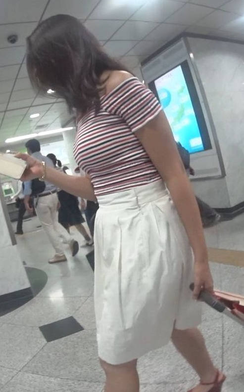 着衣巨乳 街撮り エロ画像 【33】