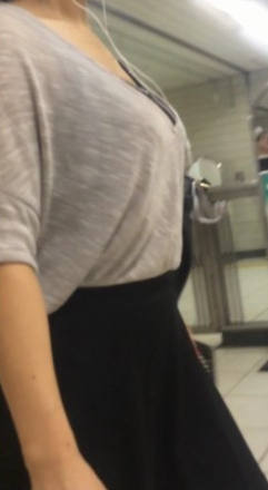 着衣巨乳 街撮り エロ画像 【39】