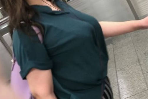 着衣巨乳 街撮り エロ画像 【48】