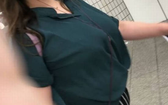 着衣巨乳 街撮り エロ画像 【49】