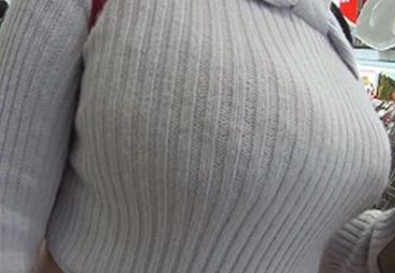 着衣巨乳 街撮り エロ画像 【52】