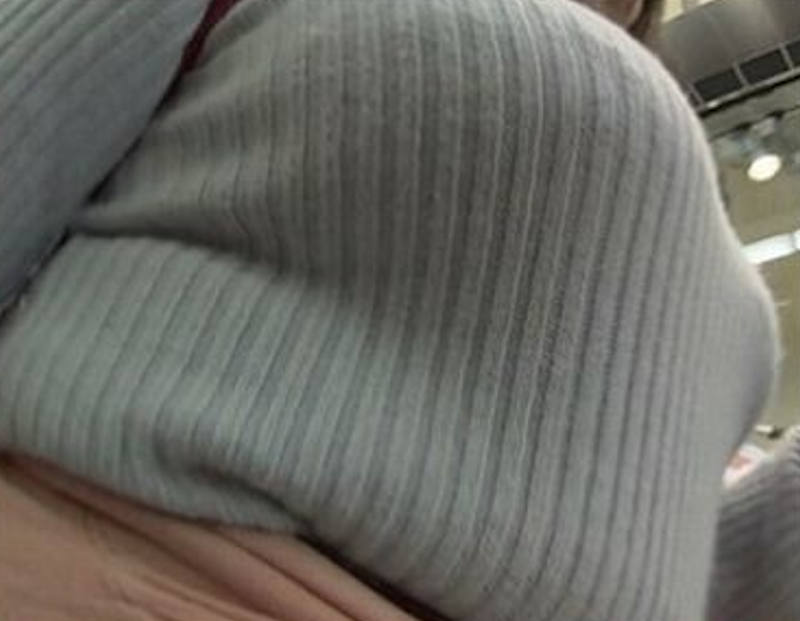 着衣巨乳 街撮り エロ画像 【53】