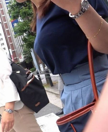 着衣巨乳 街撮り エロ画像 【55】