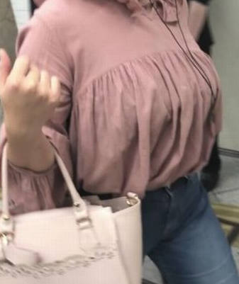 着衣巨乳 街撮り エロ画像 【59】